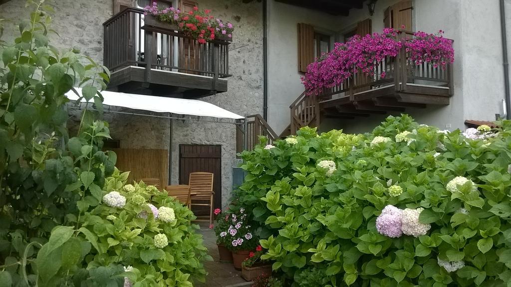 Antica Casa Ortensia Riva del Garda Habitación foto
